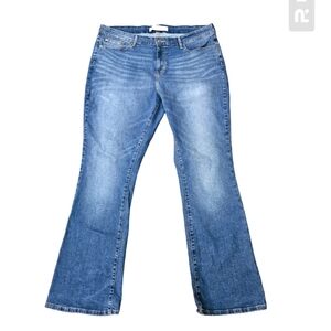 Levi's Mid Rise Bootcut Jeans.‎